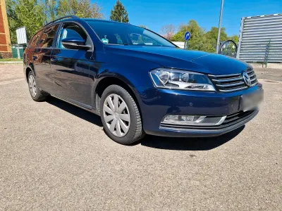 Gebraucht VW Passat 140 PS (102 kW) 2012 Blau Kombi