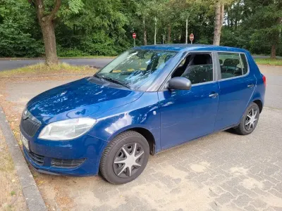 Gebraucht Skoda Fabia Active 69 PS (50 kW) 2013 Blau Limousine