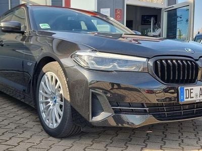 Gebraucht BMW 530e 184 PS (135 kW) 2021 Saphirschwarz metall (metallic) Kombi