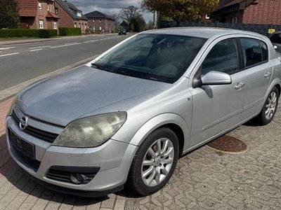 Begagnad Opel Astra Edition 105 HK (77 kW) 2007 Silver Sedan