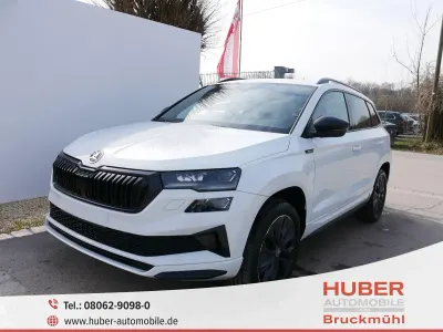 Neu Skoda Karoq SportLine 190 PS (139 kW) 2026 Moonweiß perleffekt SUV