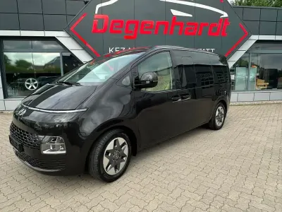 Gebraucht Hyundai Staria Prime 177 PS (130 kW) 2023 Braun Van / Kleinbus