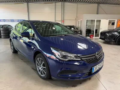 Gebraucht Opel Astra Selection 105 PS (77 kW) 2017 Blau Limousine