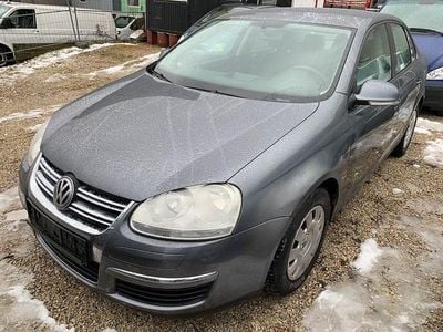 Grau Gebraucht 2005 VW Jetta Trendline Limousine | 1.299 € (Etwas zu teuer)