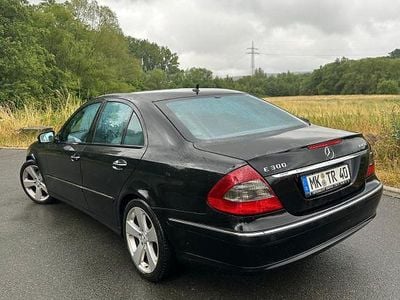 Beige Gebraucht 2009 Mercedes E300 Avantgarde Limousine | 5.900 € (Etwas zu teuer)
