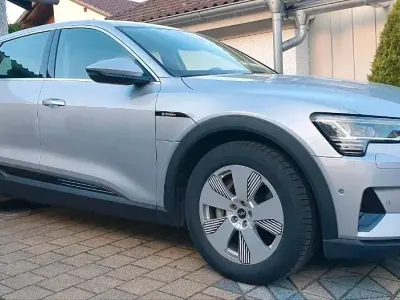 Gebraucht Audi e-tron 230 kW (313 PS) 2021 Silber SUV