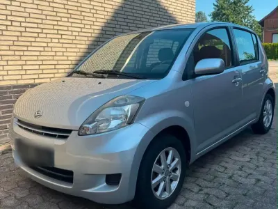 Gebraucht Daihatsu Sirion 91 PS (66 kW) 2009 Silber Kleinwagen