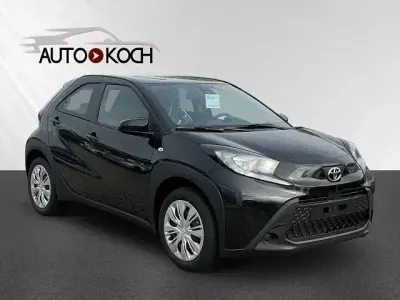 Neu Toyota Aygo X Business Edition 72 PS (52 kW) 2025 Grau SUV