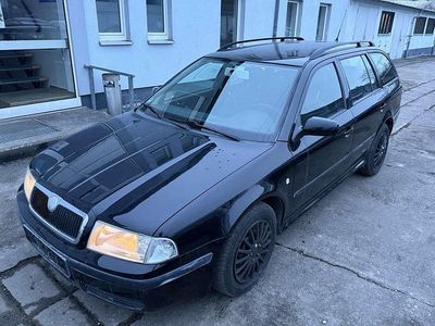 Brilliantschwarz Gebraucht 2004 Skoda Octavia Ambiente Kombi | 1.999 € (Guter Preis)