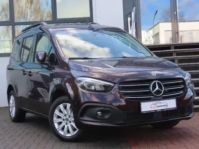 Gebraucht Mercedes T180 116 PS (85 kW) 2024 Rot Van / Kleinbus