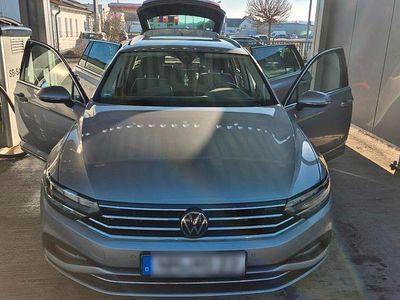 Silber Gebraucht 2024 VW Passat Kombi | 26.900 € (Fairer Preis)