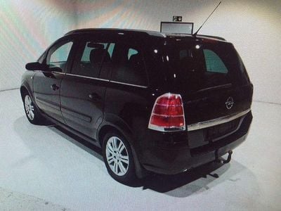 Schwarz Gebraucht 2007 Opel Zafira Edition Van / Kleinbus | 2.980 € (Etwas zu teuer)
