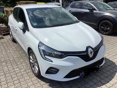 Weiß Gebraucht 2021 Renault Clio V Experience Kleinwagen | 11.500 € (Guter Preis)