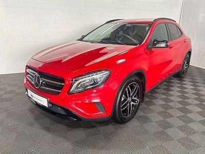 Gebraucht Mercedes GLA200 Urban 136 PS (100 kW) 2016 Rot SUV