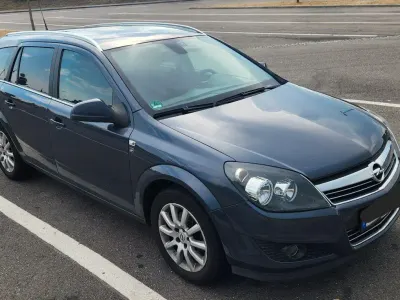 Gebraucht Opel Astra Edition 116 PS (85 kW) 2010 Grau Limousine