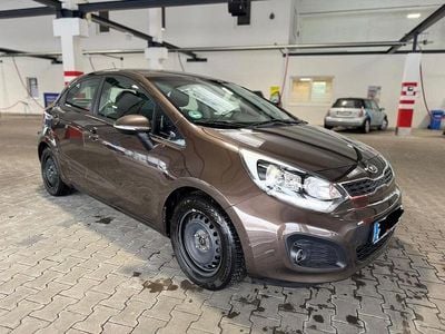 Gebraucht Kia Rio DREAM-TEAM Edition 109 PS (80 kW) 2014 Braun Limousine