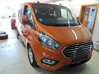 Gebraucht Ford Tourneo Custom Titanium 185 PS (136 kW) 2021 Orange Van