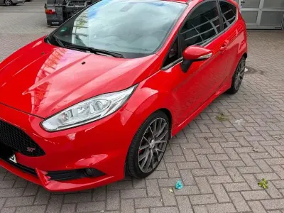 Gebraucht Ford Fiesta ST 182 PS (133 kW) 2013 Rot Kleinwagen