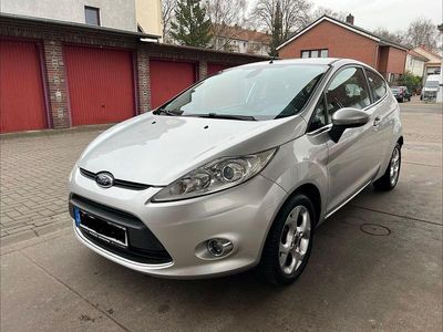 Usata Ford Fiesta Titanium 82 CV (60 kW) 2009 Argento Utilitaria