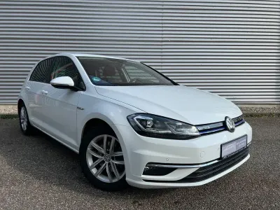 Gebraucht VW Golf VII Highline 131 PS (96 kW) 2019 Weiß Limousine