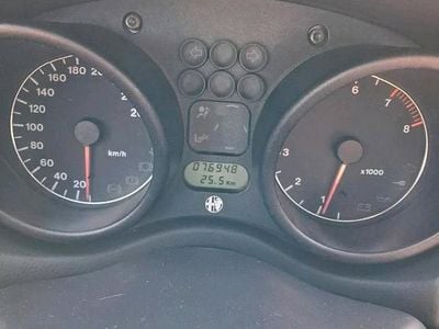 Second-hand Alfa Romeo Spider 150 CP (110 kW) 2002 Negru Cabrio