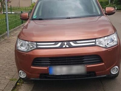 gebraucht Mitsubishi Outlander 2.2 DI-D 4WD INSTYLE AHK. 7 SITZER