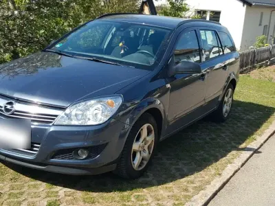 Gebraucht Opel Astra 105 PS (77 kW) 2008 Blau Kombi
