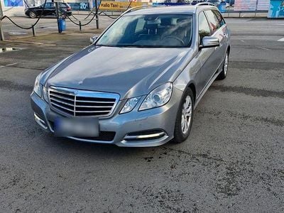 Gebraucht Mercedes E220 170 PS (125 kW) 2011 Grau Kombi
