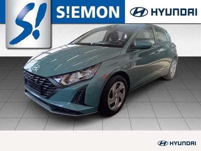 Gebraucht Hyundai i20 Select 79 PS (58 kW) 2025 Mangrove green Kleinwagen