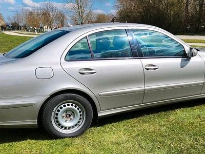 Second-hand Mercedes E200 136 CP (100 kW) 2007 Argintiu Berlinǎ