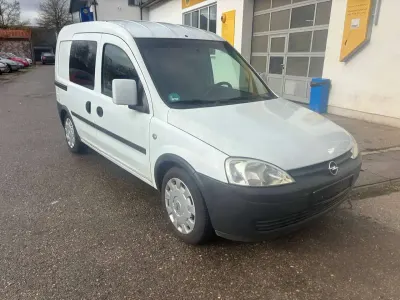 Gebraucht Opel Combo 94 PS (69 kW) 2010 Casabl/arctic/eisweiss/kaolin Van / Kleinbus