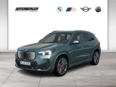 Neu BMW iX1 M Sport 150 kW (204 PS) 2026 Cape york grün SUV