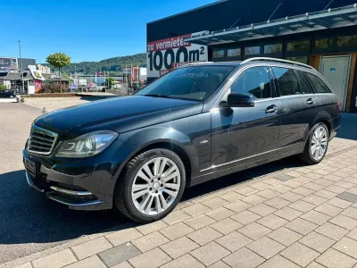 Second-hand Mercedes C200 136 CP (100 kW) 2011 Negru Berlinǎ
