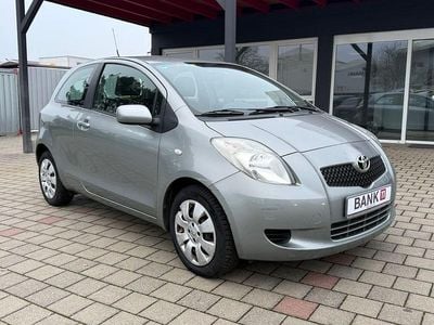 Usata Toyota Yaris 87 CV (63 kW) 2006 Argento Berlina