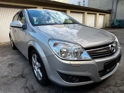 Gebraucht Opel Astra Edition 90 PS (66 kW) 2009 Silber Limousine