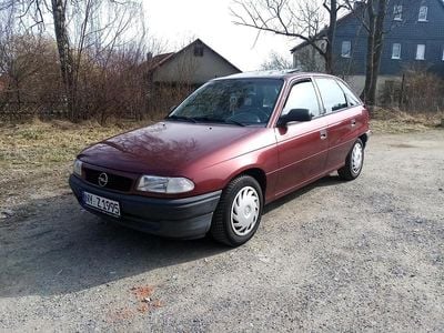Gebraucht Opel Astra 71 PS (52 kW) 1995 Rot Kleinwagen
