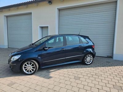 Mercedes B200