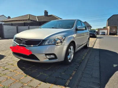Gebraucht Kia Ceed Edition 7 90 PS (66 kW) 2012 Silber Kleinwagen