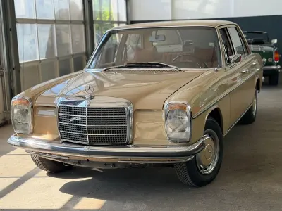 Gebraucht Mercedes 200 75 PS (55 kW) 1972 Beige Limousine