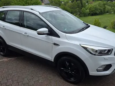 Gebraucht Ford Kuga Titanium 150 PS (110 kW) 2019 Weiß SUV