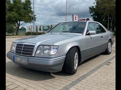 Gebraucht Mercedes 220 150 PS (110 kW) 1995 Silber Coupé