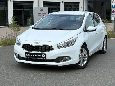 Gebraucht Kia Ceed DREAM-TEAM Edition 128 PS (94 kW) 2015 Weiß Kleinwagen