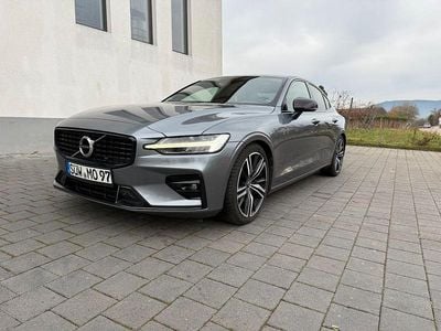 Grau Gebraucht 2020 Volvo S60 R-Design Limousine | 23.500 €