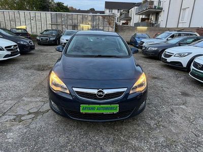 Gebraucht Opel Astra Design Edition 179 PS (131 kW) 2012 Blau Limousine