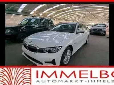 Begagnad BMW 320e Advantage 204 HK (150 kW) 2021 Vit Kombi
