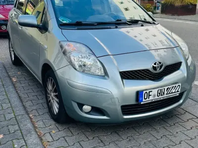 Gebraucht Toyota Yaris 101 PS (74 kW) 2009 Silber Kleinwagen