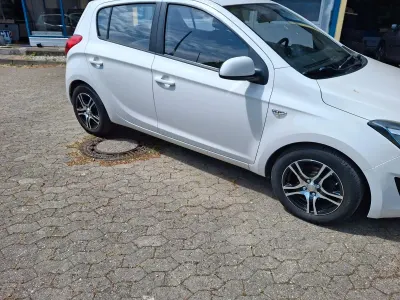 Gebraucht Hyundai i20 Trend 86 PS (63 kW) 2013 Weiß Kleinwagen