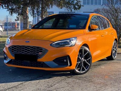 Orange Gebraucht 2020 Ford Focus Performance Edition Limousine | 21.950 € (Fairer Preis)