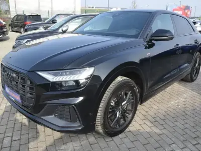 Gebraucht Audi Q8 S-Line 286 PS (210 kW) 2023 Mythosschwarz metallic (metallic) SUV