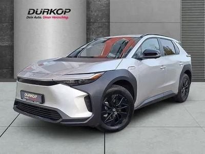 Gebraucht Toyota bZ4X 150 kW (204 PS) 2023 Precious silver SUV